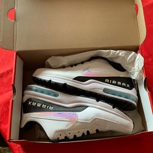 Nike Airmax LTD 3 shoes.  White.